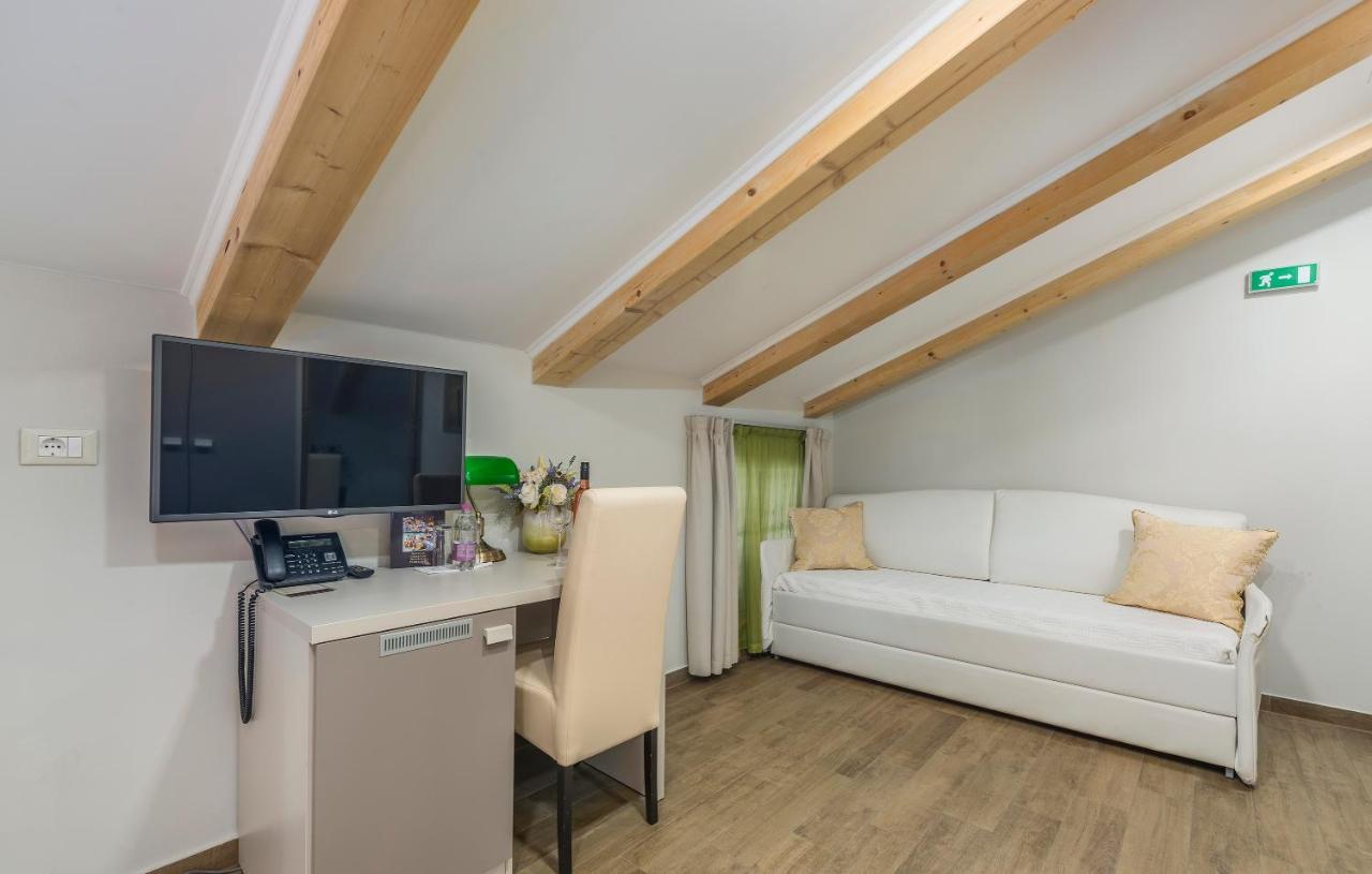 Boutique Hotel Melissa Пореч Экстерьер фото